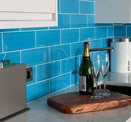 Lägenhet 12, The Moorings - Ground Floor, Accessible Shower, 1 Minute To - Sea View