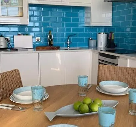 12, The Moorings - Ground Floor, Accessible Shower, 1 Minute To - Sea View *