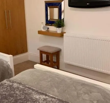 12, The Moorings - Ground Floor, Accessible Shower, 1 Minute To - Sea View Filey