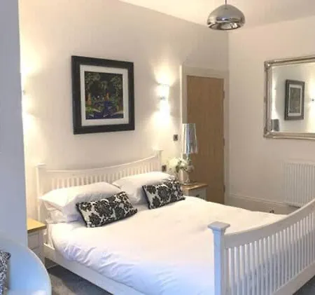 12, The Moorings - Ground Floor, Accessible Shower, 1 Minute To - Sea View