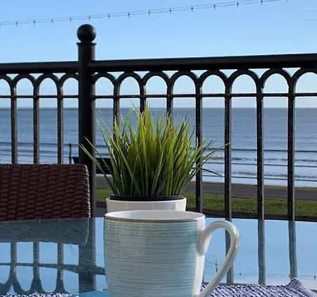 12, The Moorings - Ground Floor, Accessible Shower, 1 Minute To - Sea View * Filey