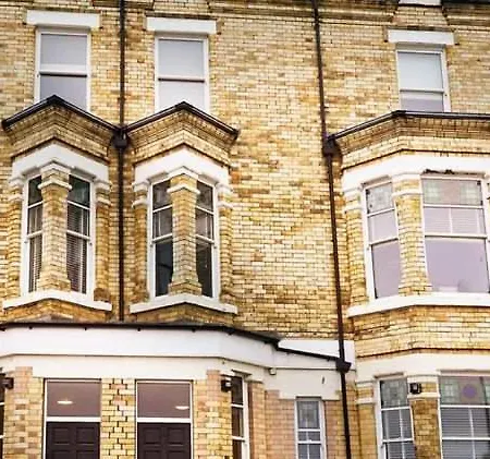 12, The Moorings - Ground Floor, Accessible Shower, 1 Minute To - Sea View Filey